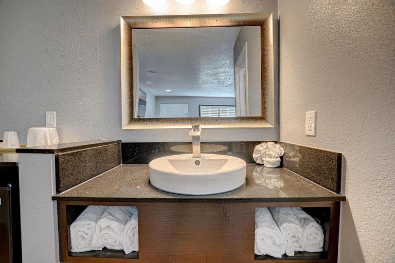 Bathroom 3, Welcome Inn San Bernardino/ Colton, San Bernardino