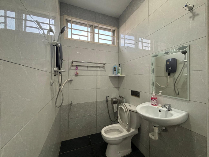 Bathroom 2, 126HOMESTAY , Ledang