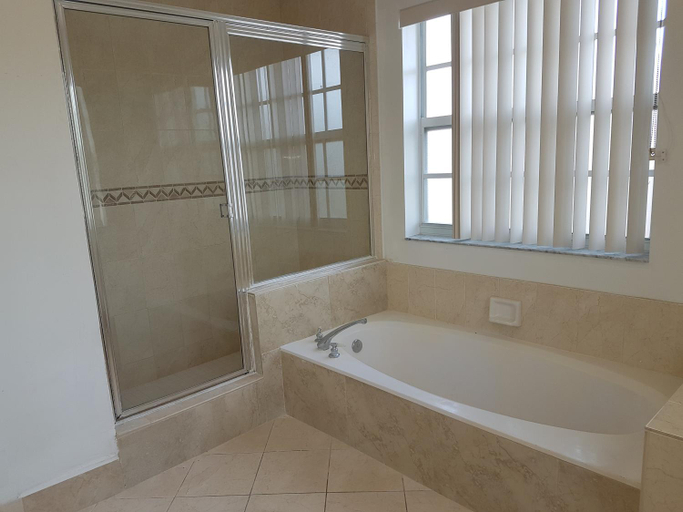 Bathroom 5, Sawgrass, Broward