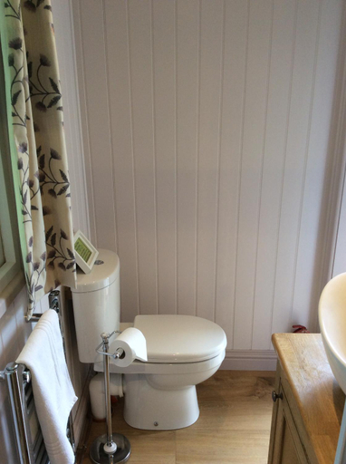 Bathroom 2, Dawn Chorus Holidays Tents, Suffolk