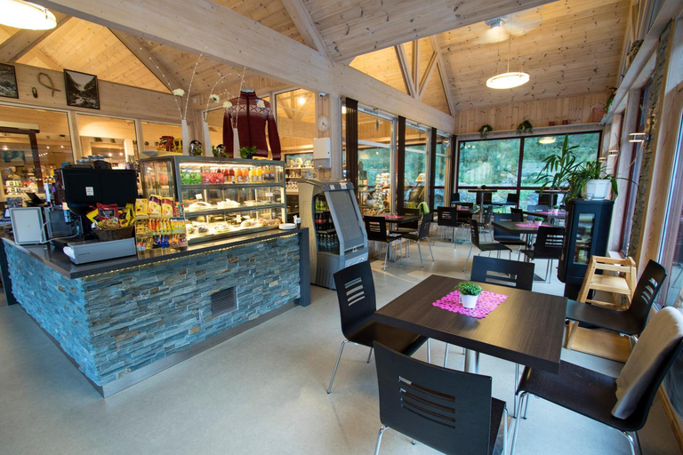 Food & Drinks 5, Briksdalsbre Fjellstove, Stryn