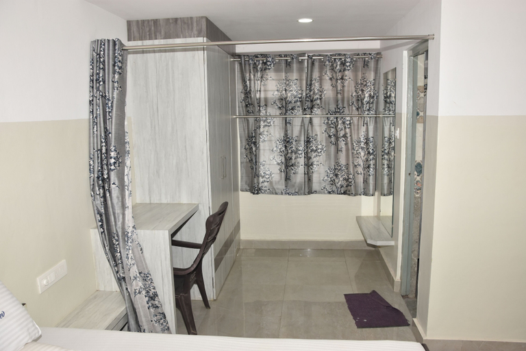Others 3, Hotel Sree Vasudev, Krishna