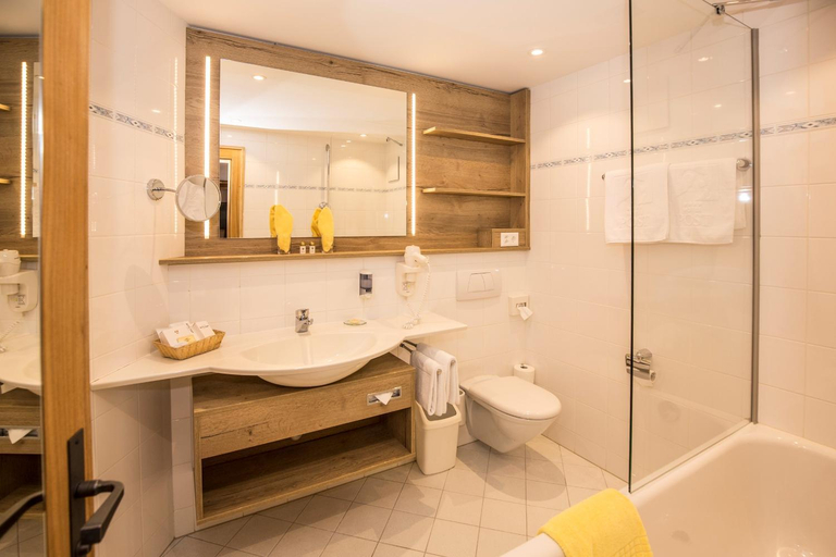 Bathroom 4, Hotel Post Sport- und Wellness, Inn