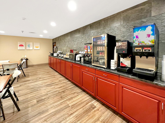 Food & Drinks 5, Estherville Hotel & Suites, Emmet