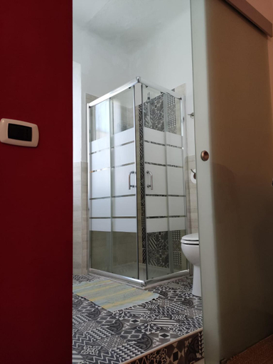 Others 4, Hotel Glicine, Savona