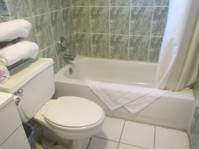 Bedroom 4, Country Lodge, Miami-Dade