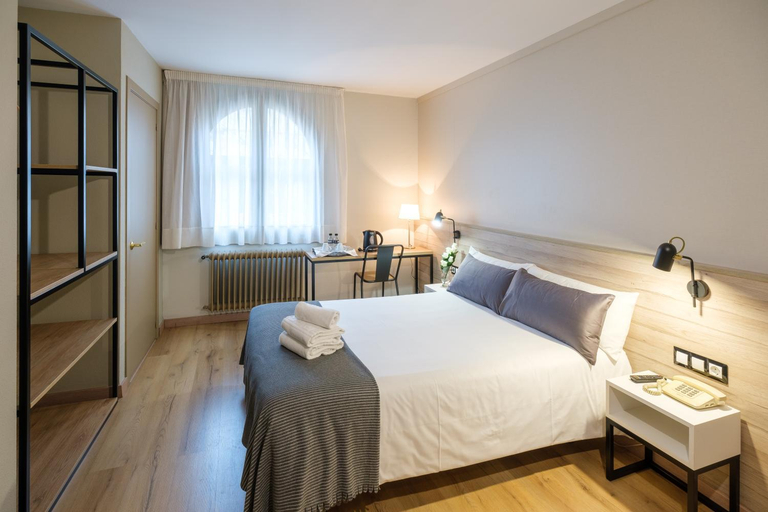 Bedroom 3, Hotel Torres Manlleu, Barcelona
