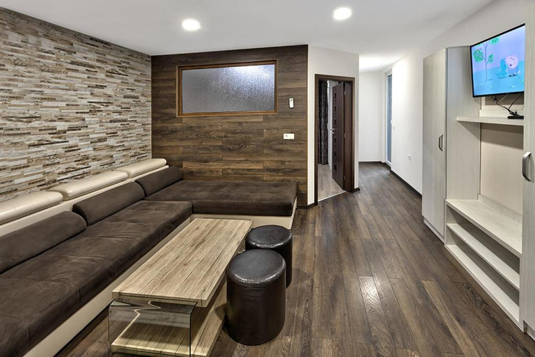 Others 3, Hotel Elit, Sandanski