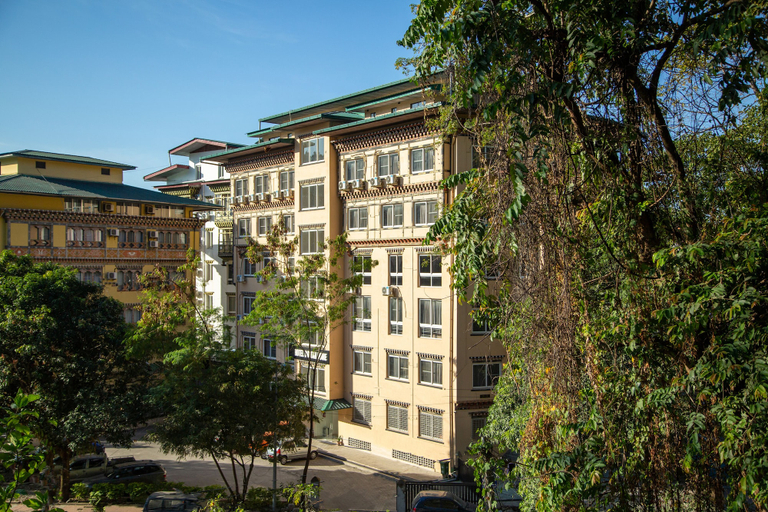 Exterior & Views