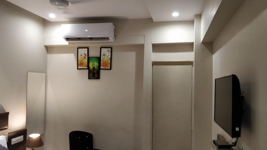 Others 5, Aradhana Auberge, Bhavnagar