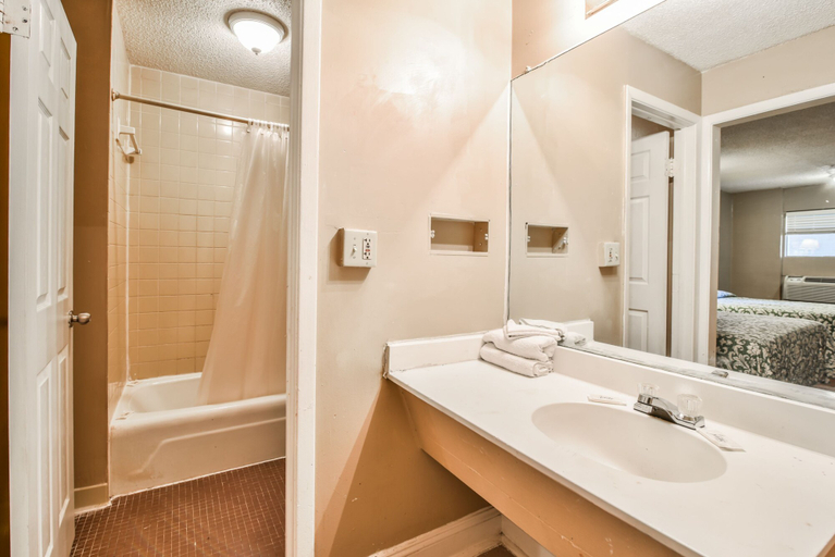 Bathroom, Economy Hotel Atlanta, Fulton