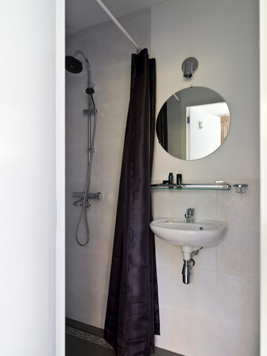 Others 5, B & B Waalre, Waalre