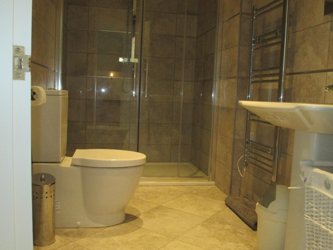 Bathroom 4, Weston Manor, Isle of Wight