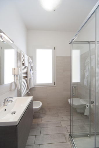 Bathroom 4, Hotel del Mar, Venezia