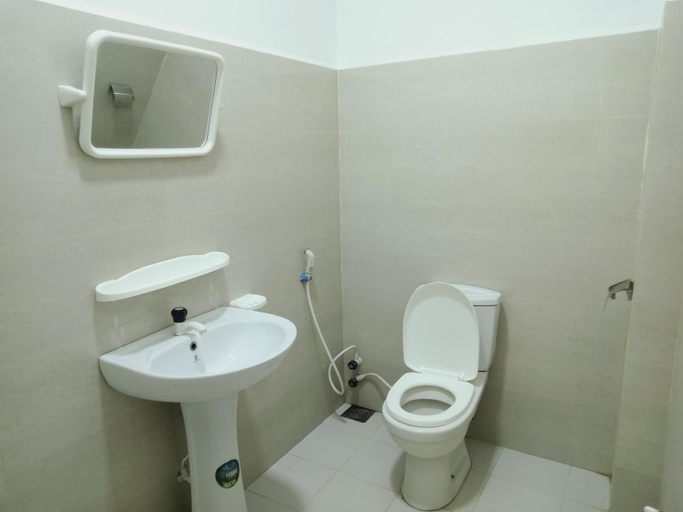 Bathroom 3, White Villa Hotel, Trincomalee Town and Gravets