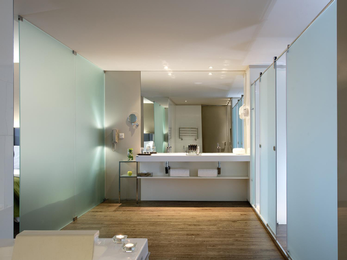 Bathroom 16
