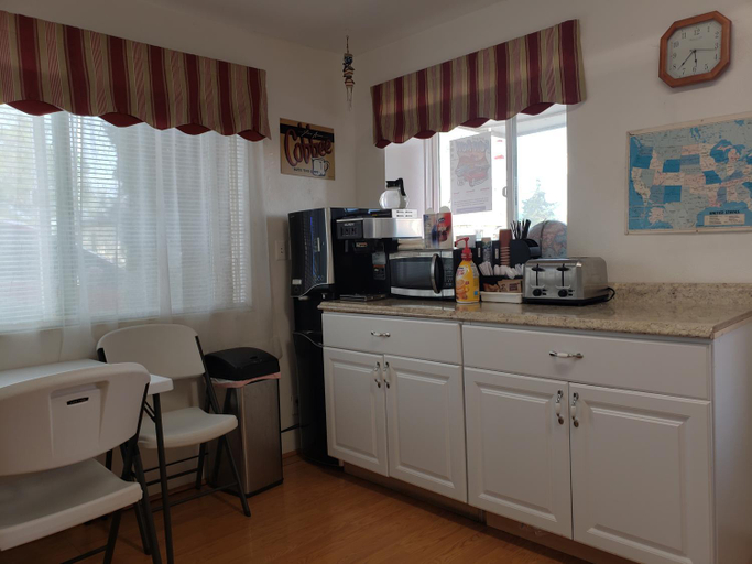 Food & Drinks, Deluxe Inn, Yavapai