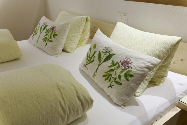 Bedroom, Hotel Alpsu, Surselva
