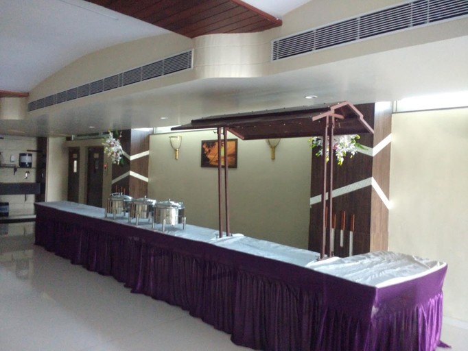 Food & Drinks 4, Aradhana Auberge, Bhavnagar