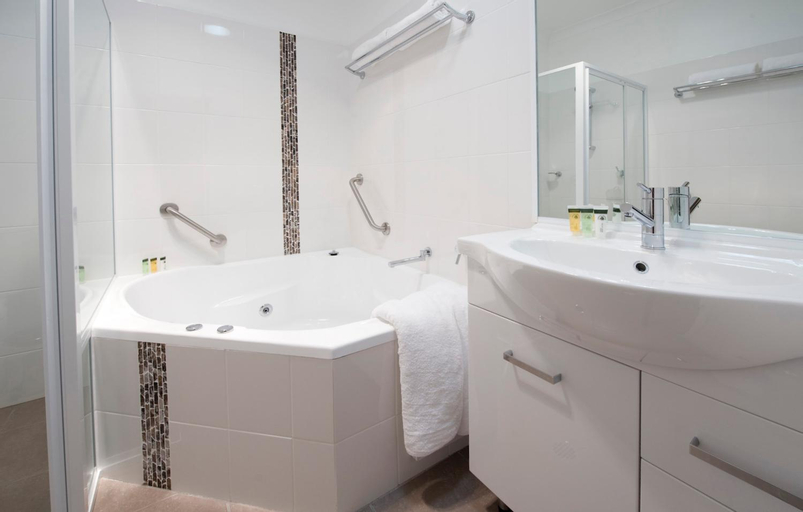 Bathroom 9
