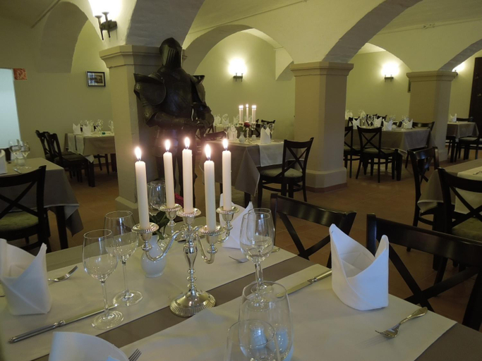Food & Drinks 4, Hotel Mutiger Ritter, Burgenlandkreis