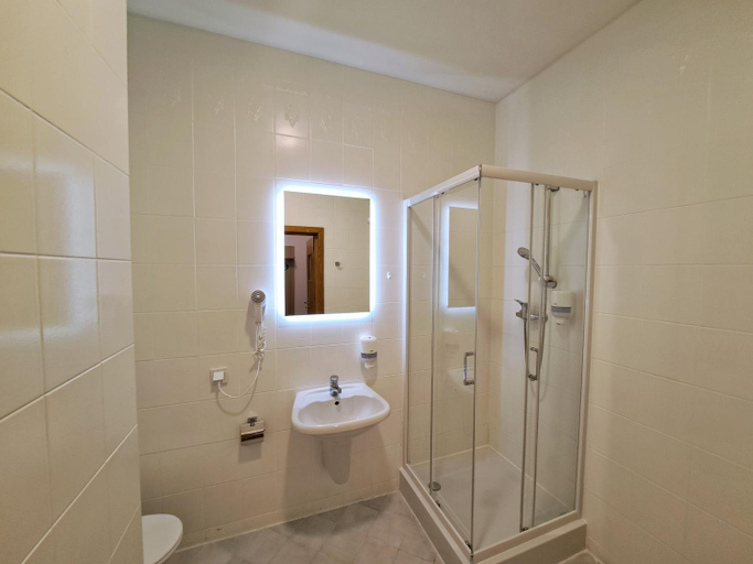 Bathroom 4, Gronie Ski & Bike, Cieszyn