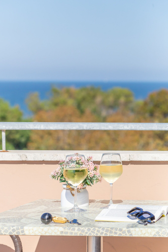 Others 5, Hotel Naica, Rimini