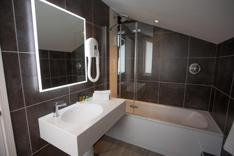 Bathroom 3, Burton Hotel, Herefordshire