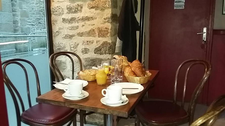 Others 3, Cafe Hotel du Theatre, Côtes-d'Armor