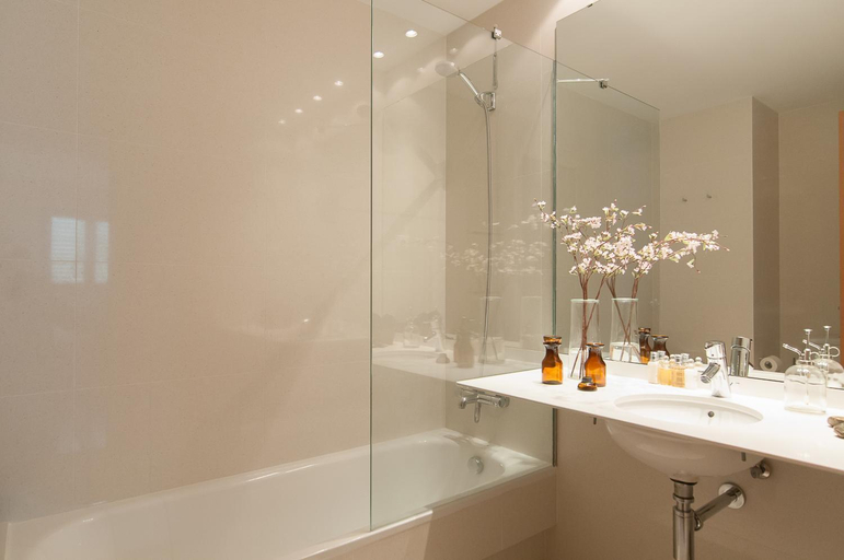 Bathroom 2, Livingstone by Bizflats Apartments near Placa Espanya, Barcelona