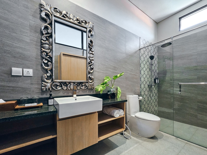 Bathroom 10