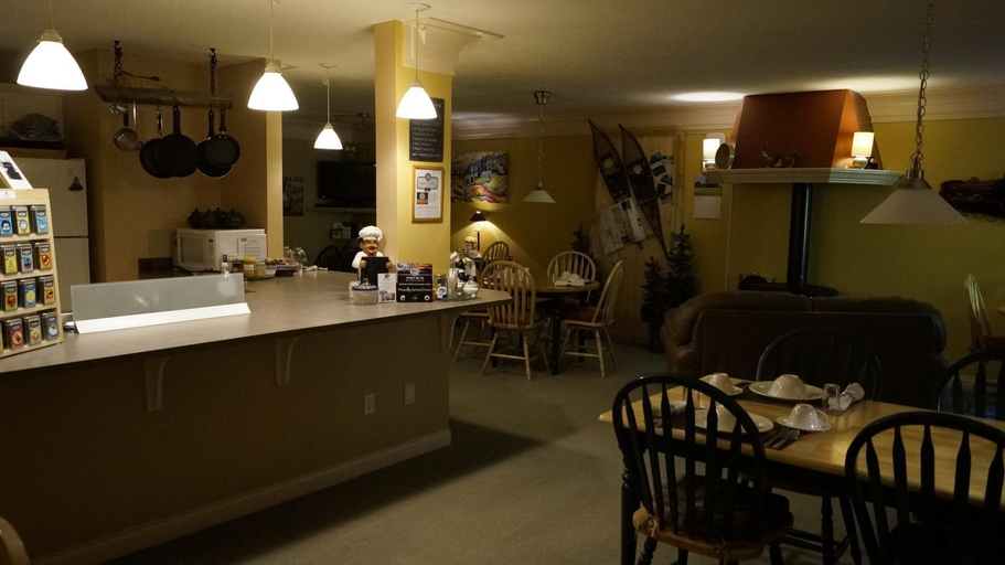Food & Drinks, The Inn at the Ninth Hole B&B, Columbia-Shuswap