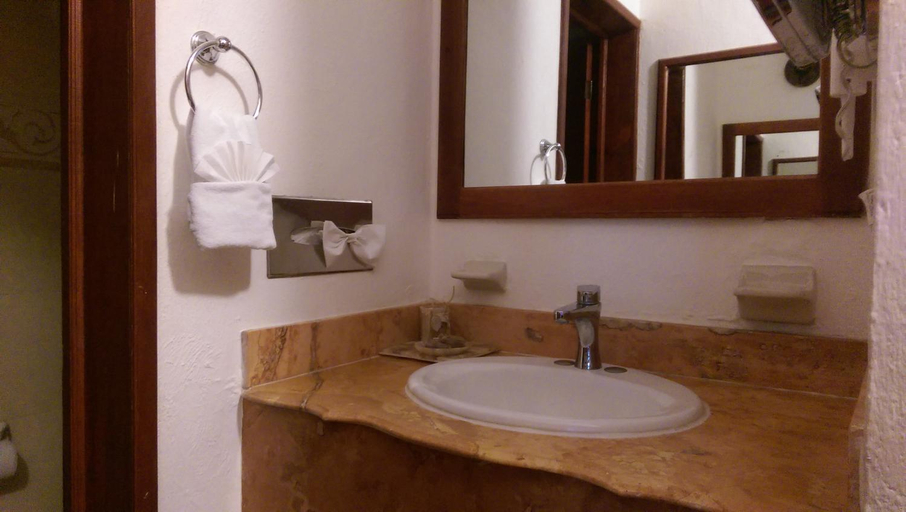 Bathroom 5, Ecotel Quinta Regia, Valladolid