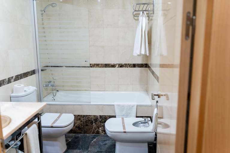 Bathroom 2, Hotel Malena, Murcia