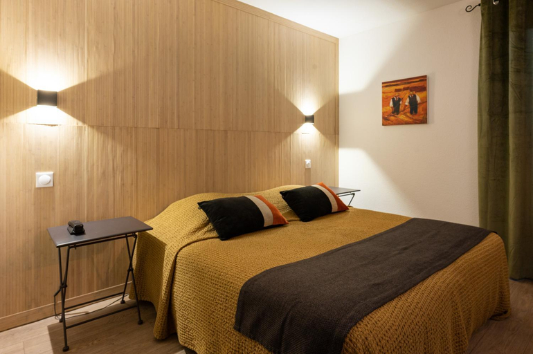 Bedroom 3, Hotel l'Amandiere, Bouches-du-Rhône