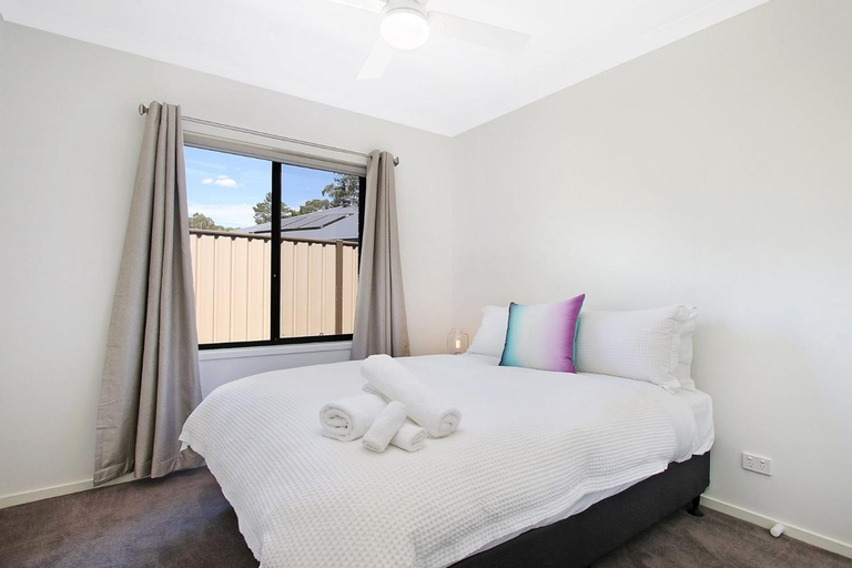 Bedroom 2, Alpine Knights Stylish Luxury, Alpine - East