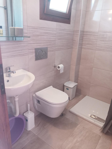 Bathroom 2, Ethra, Thessaly