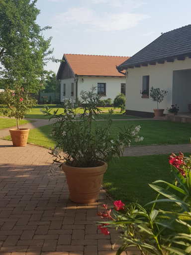 Others 3, Toth Vendeghaz es Apartmanhaz Ujfeherto, Nagykálló