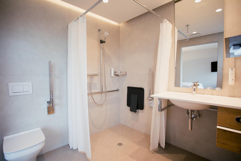 Bathroom 10