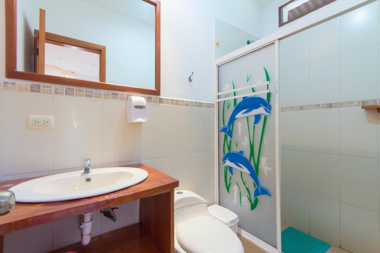 Bathroom 3, Hotel Twin Galapagos, Santa Cruz