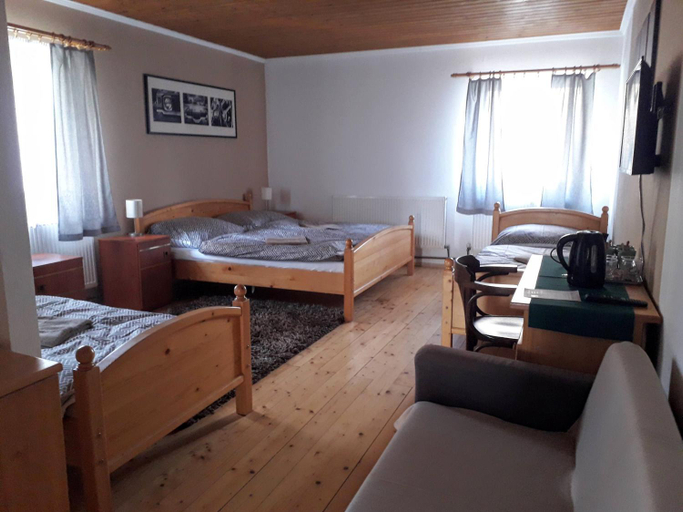 Others 2, Penzion Na Strelnici, Nymburk