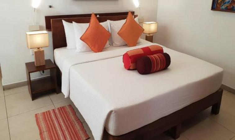 Bedroom 2, Rockside Cabanas Hotel, Habaraduwa