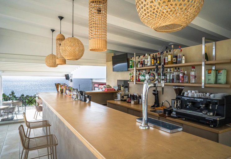 Food & Drinks 4, Koukis Sea side Complex, Ionian Islands