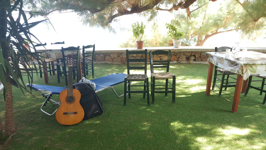 Food & Drinks 3, Taverna Akrogiali, Crete