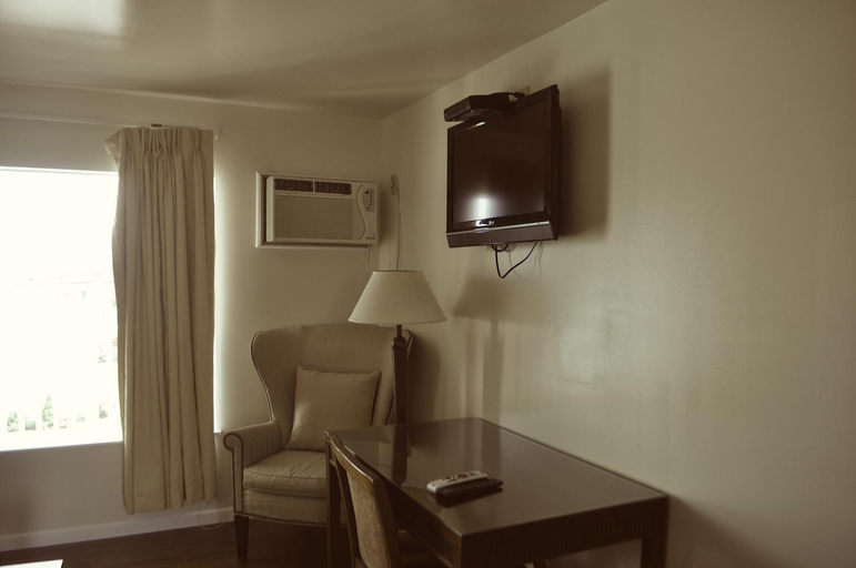 Others 4, Spindrift Motel, Worcester
