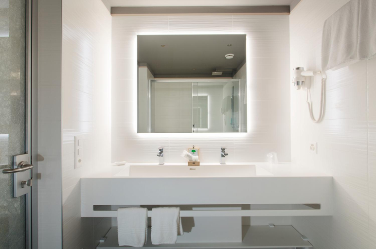 Bathroom 4, Hotel City Locarno, Locarno