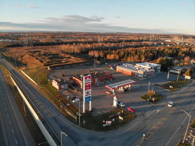Others 4, Motel Express, Rivière-du-Loup