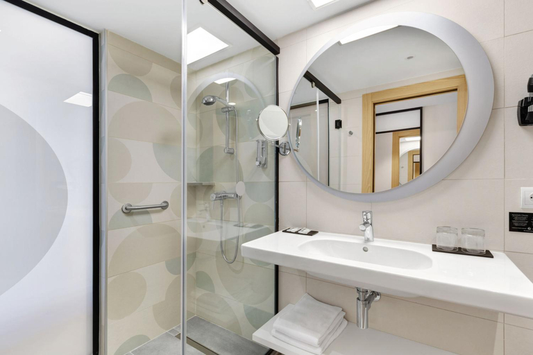 Bathroom 5, Hotel Riu Concordia, Baleares
