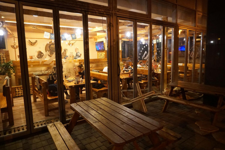 Food & Drinks 4, Dominant Studio Hostel with Free Parking for Preregistered Drivers & Garage with CCTV, Bratislava V