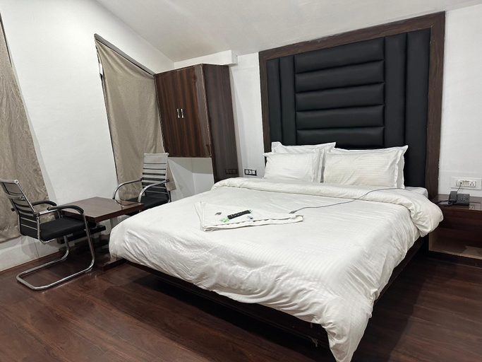 Bedroom 2, Hotel Hills Heaven, Anantnag